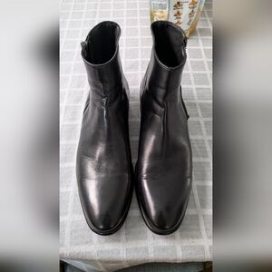 John Varvatos Black Chelsea Boots Sleek Minimalist Design